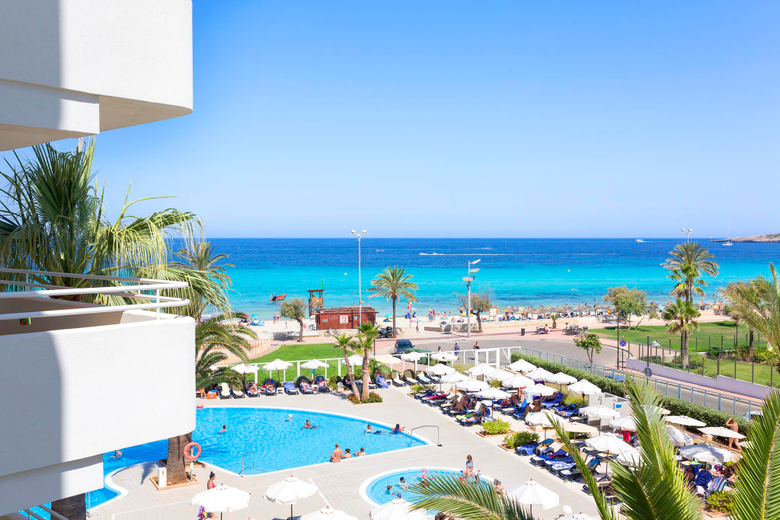 Accessible holiday at Hipotels Mercedes Hotel