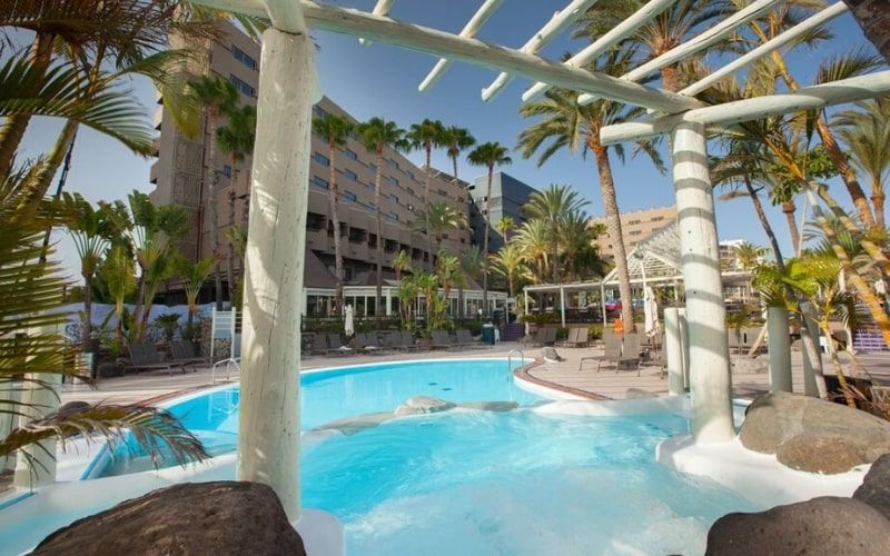 outdoor swimming pool with a view of the exterior of the Abora Continental Hotel, Gran Canaria.