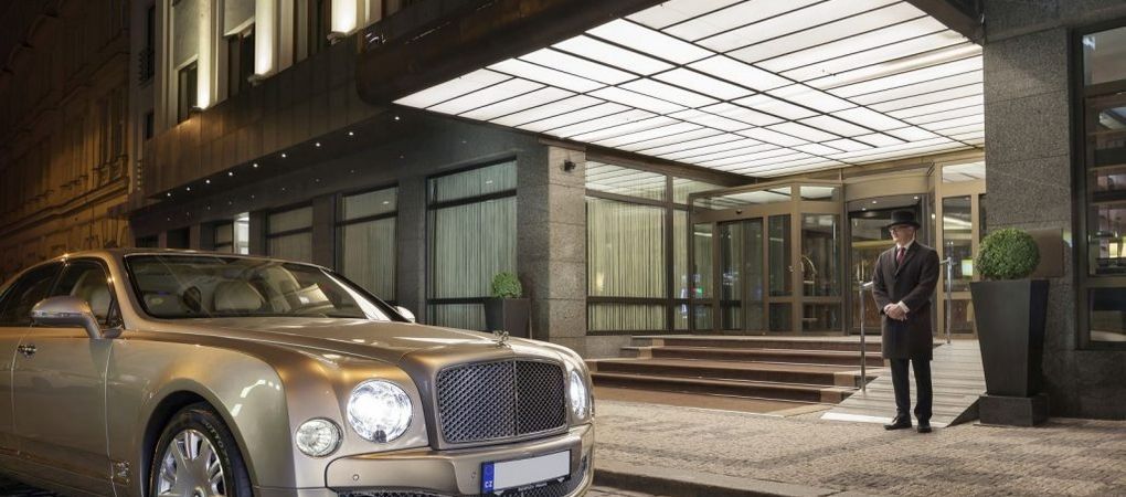 hotel entrance with doorman waiting by the wheelchair ramp