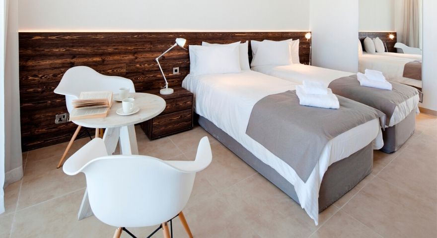 twin bedroom with two single beds