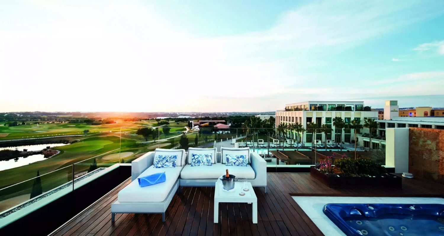 Balcony terrace with a hot tub and a view of the golf course