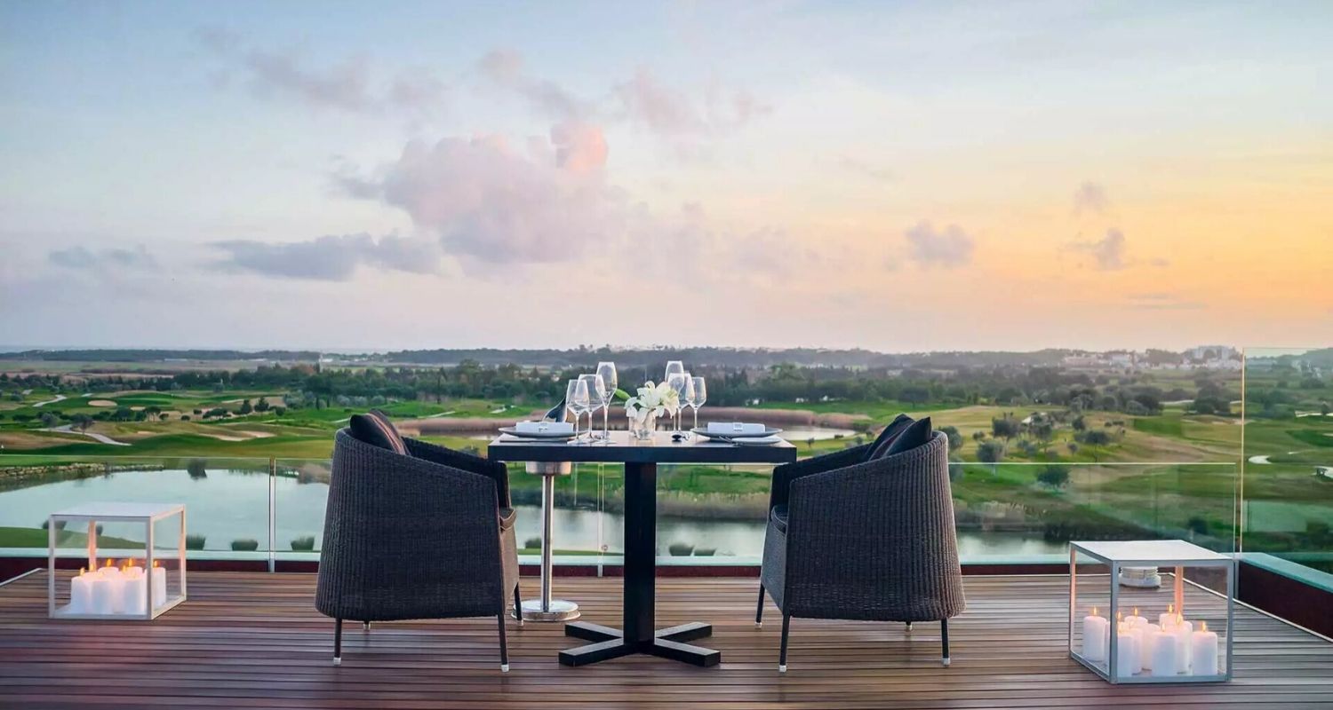 Outdoor dining with a view of the golf course