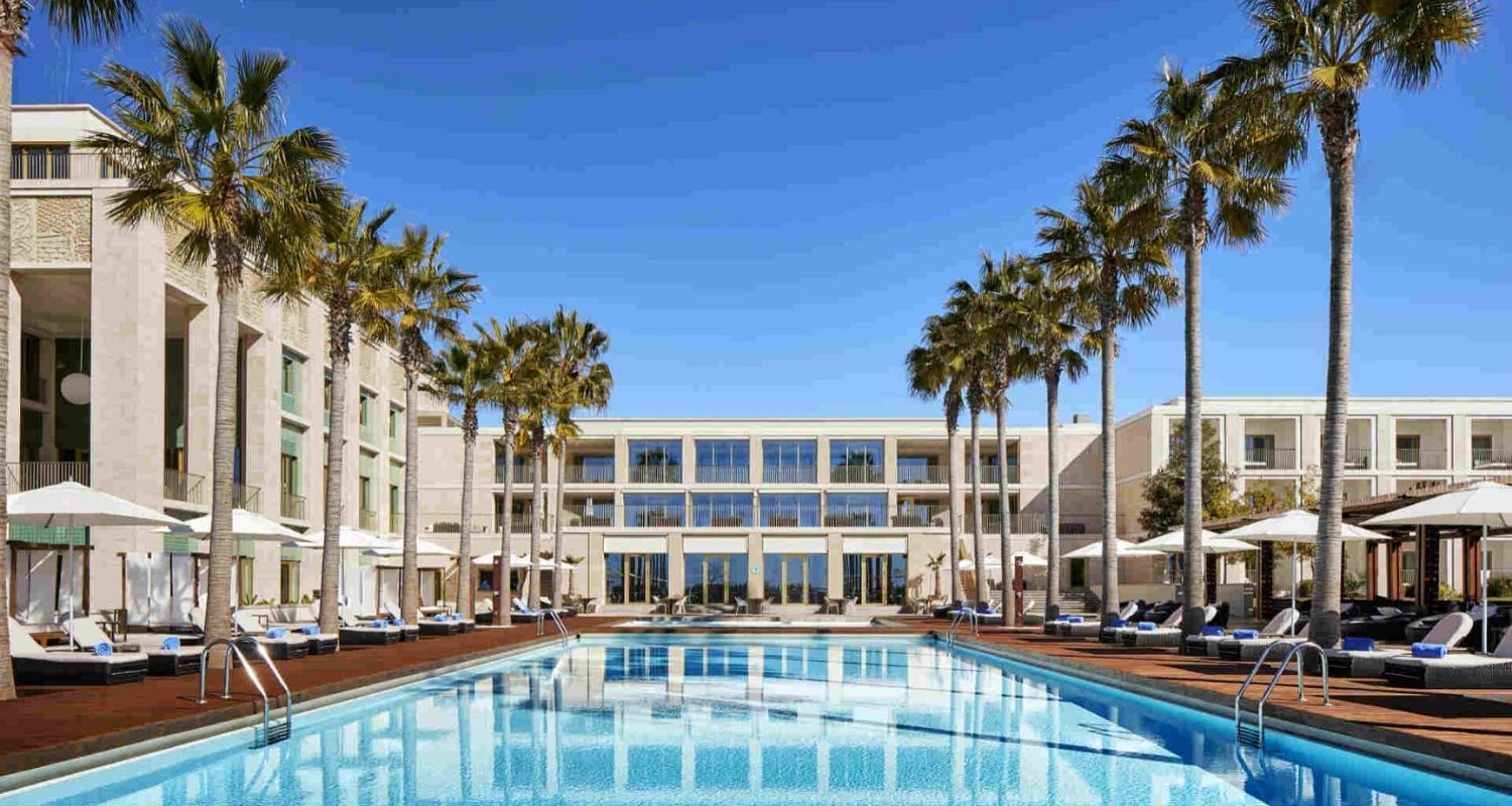 Hotel exterior near the outdoor swimming pool