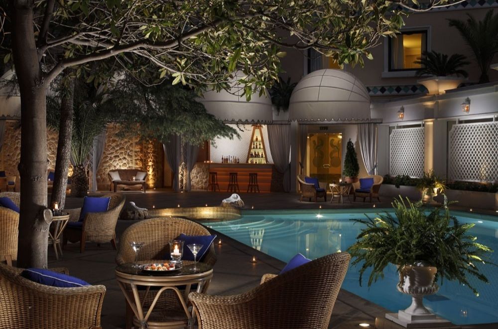 poolside seating area for the pool bar