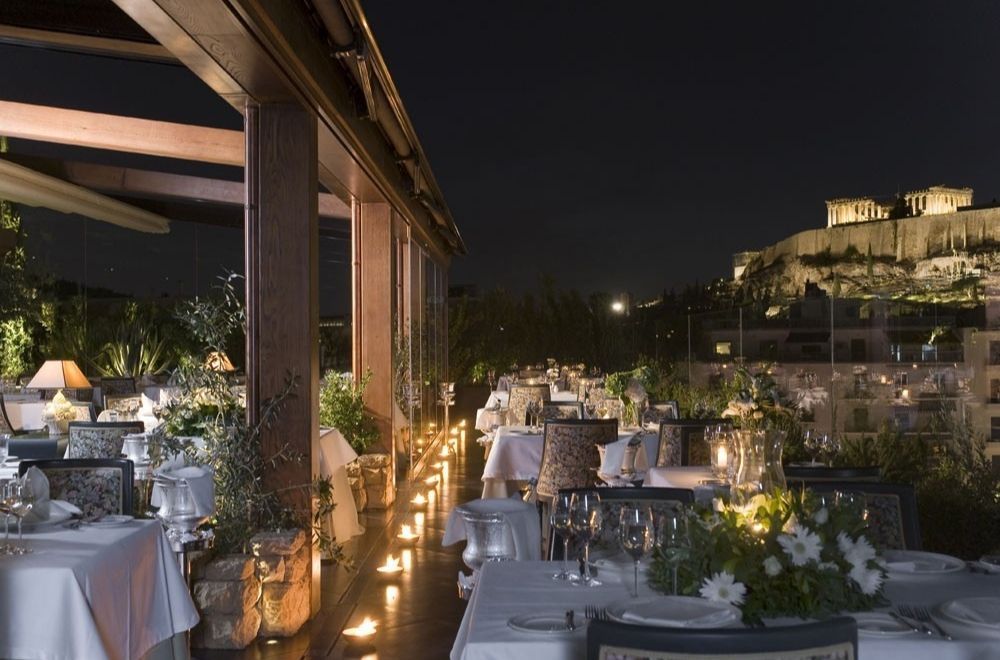 outdoor dining at the hotel restaurant