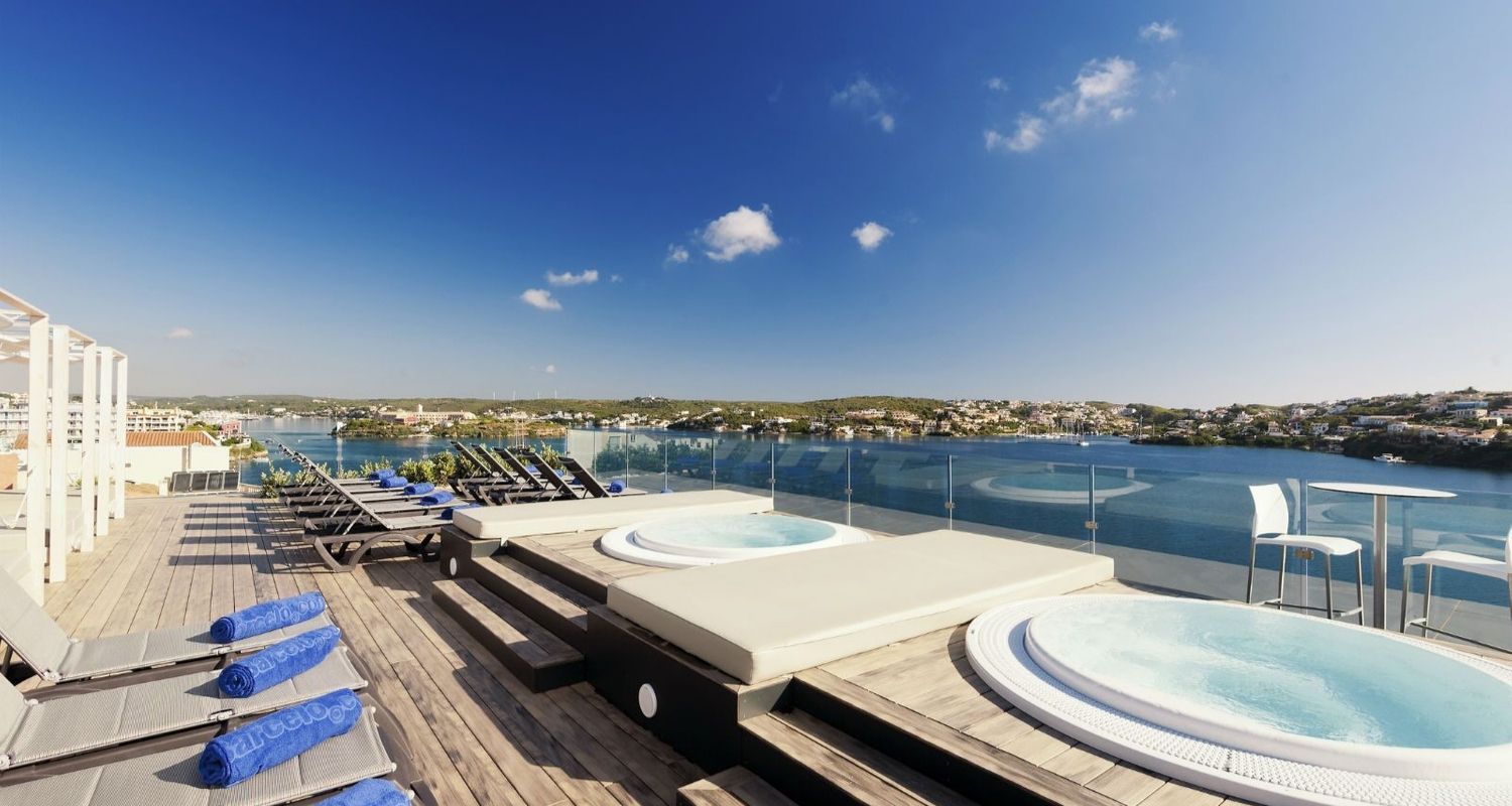 rooftop hot tubs overlooking the ocean