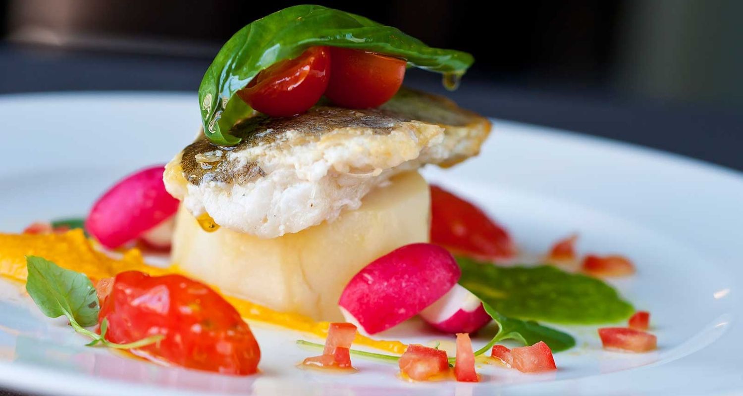 fine dining treats with a creamy, vegetable delight