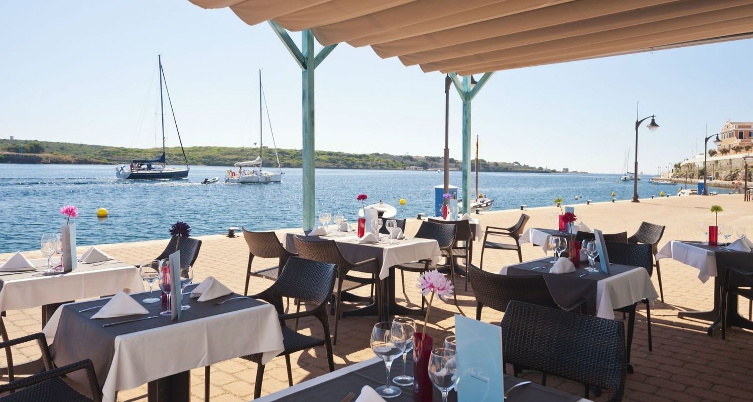 outdoor restaurant that keeps you in the cool shade
