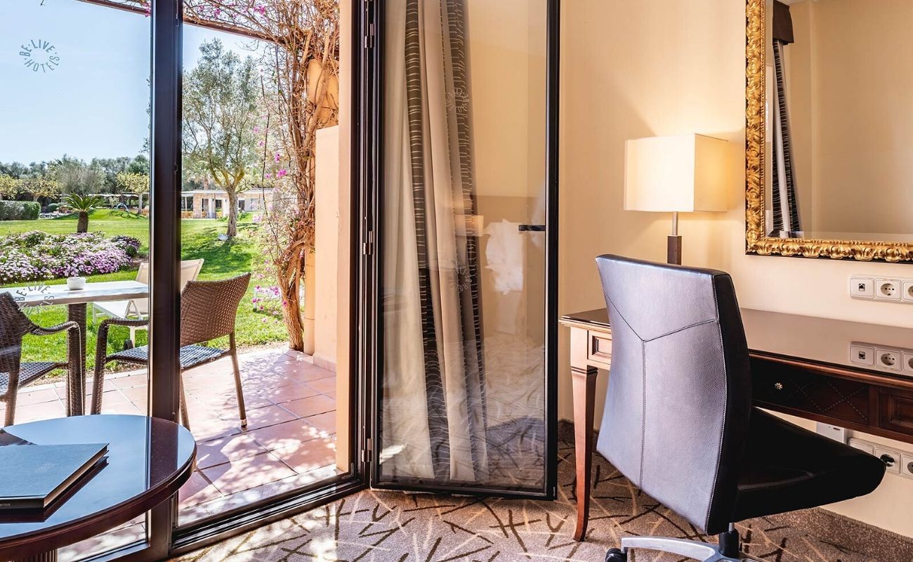 double doors leading to the terrace