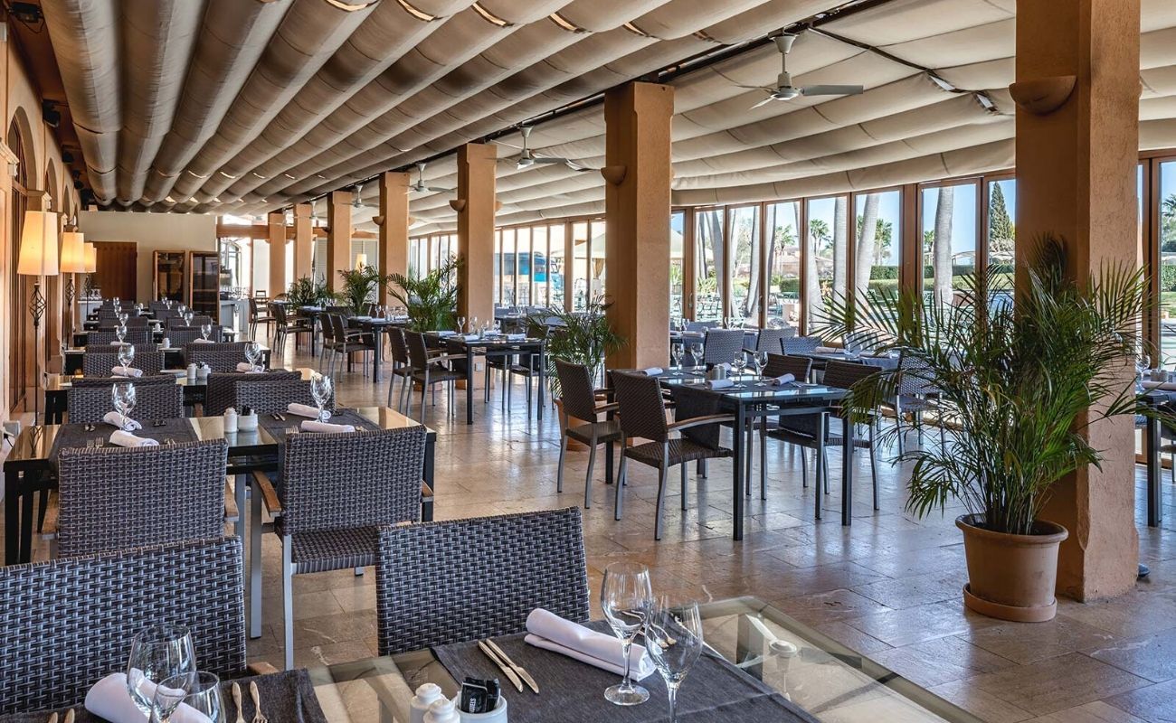 indoor restaurant and dining room