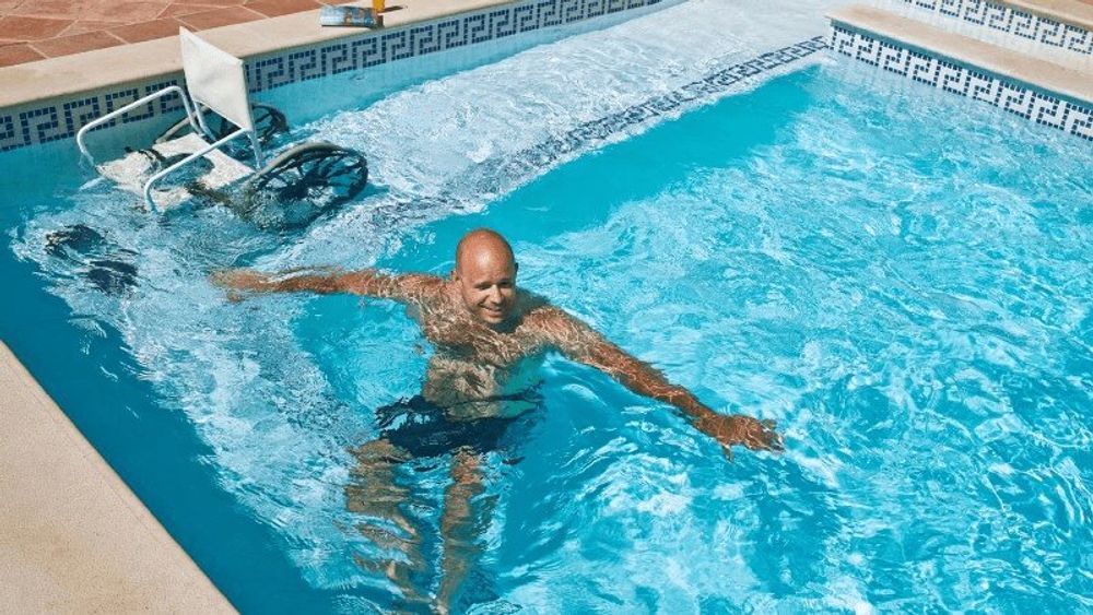Example of a ramp leading into the pool at the Cottage / Villa Near Vilamoura (PT2) in Algarve Villas, Portugal