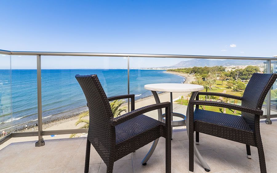 balcony terrace looking out to the ocean