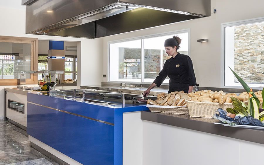 indoor buffet restaurant operated by friendly staff