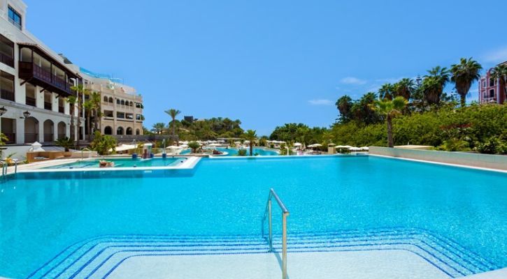 grab rails and roman-style steps leading into the pool