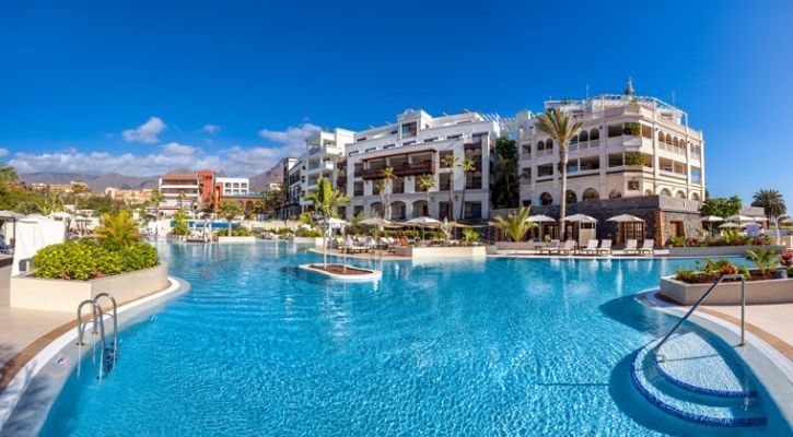 hotel exterior and outdoor swimming pool