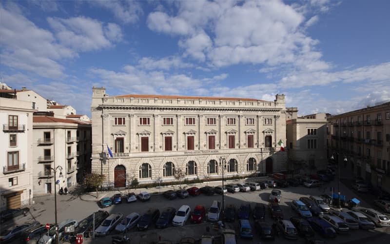 hotel exterior and outdoor parking