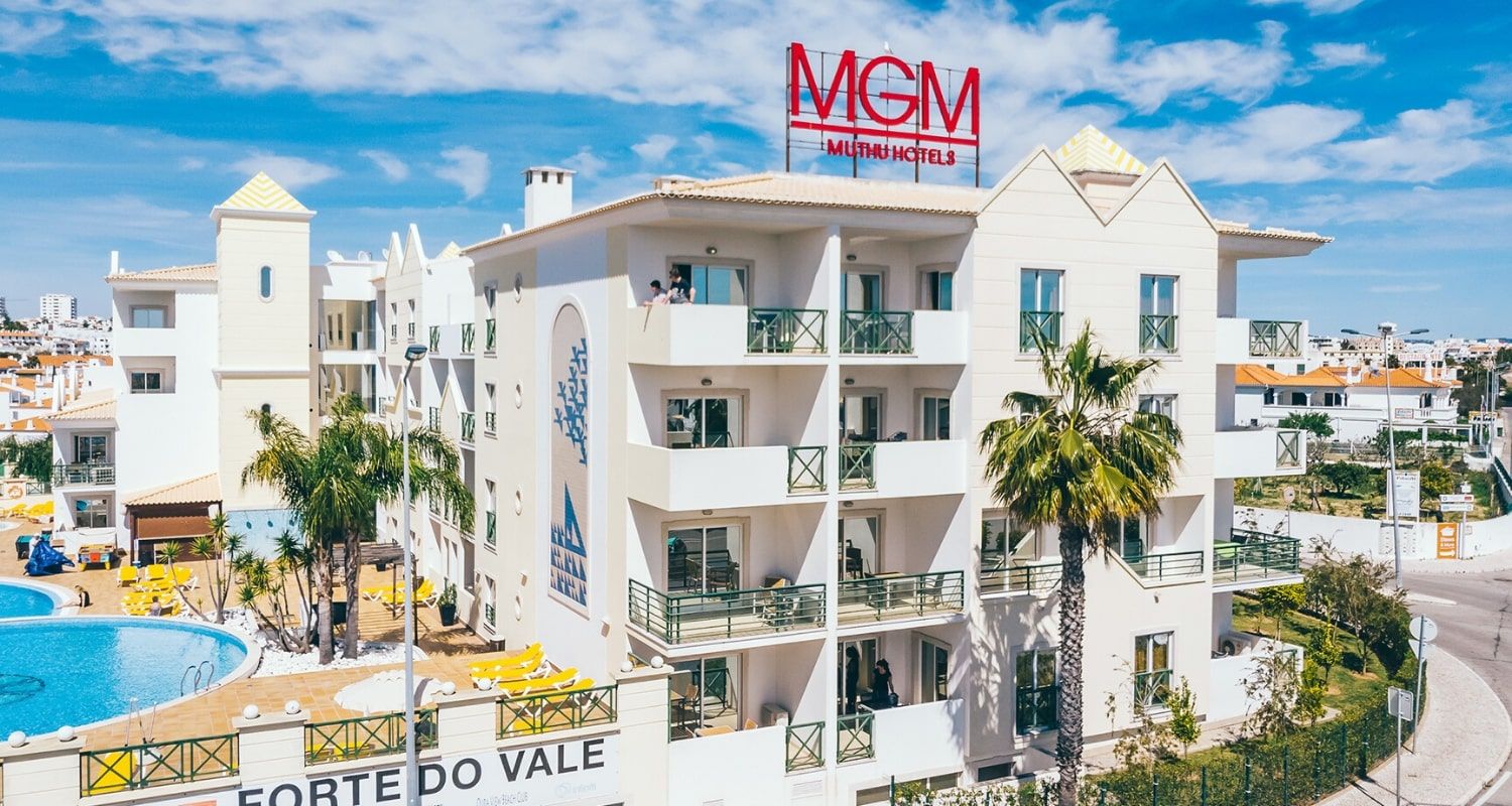 hotel exterior and outdoor swimming pool