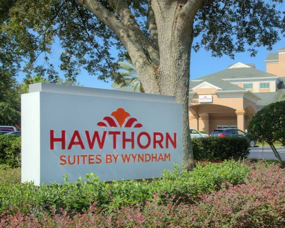 Hawthorn Suites Lake Buena Vista sign