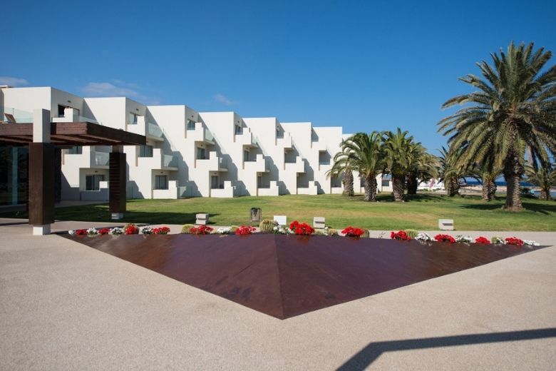 Accessible holiday at HD Hotel Beach Resort & Spa