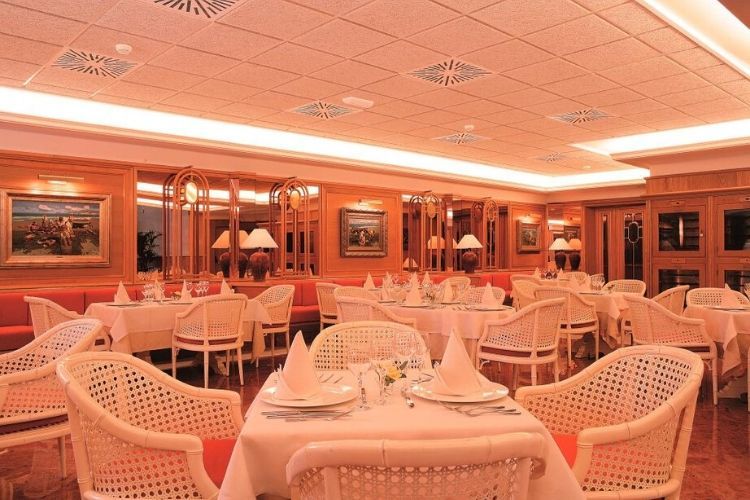 indoor restaurant and dining area