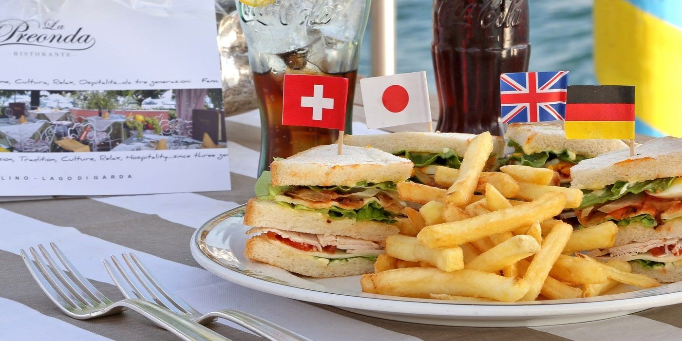 triangle sandwiches with chips