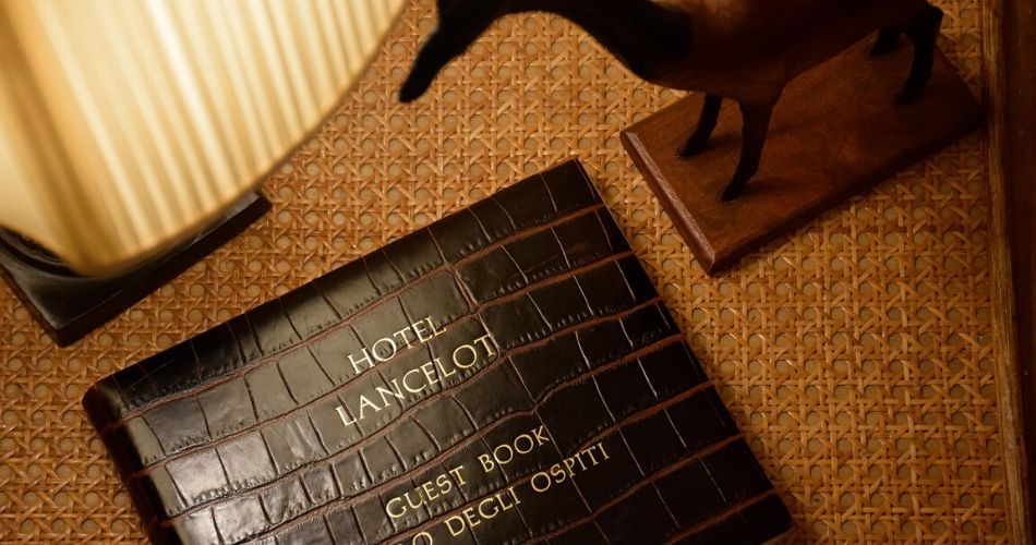 hotel guest book where you can leave comments