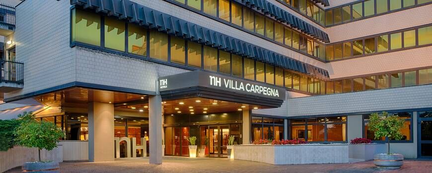 entrance to the hotel