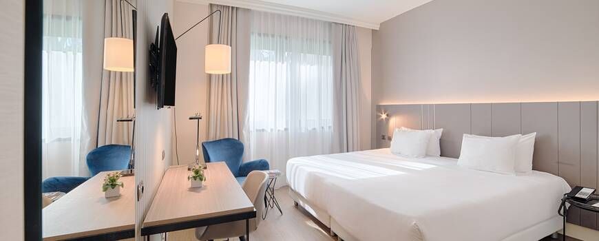 bright and spacious bedroom