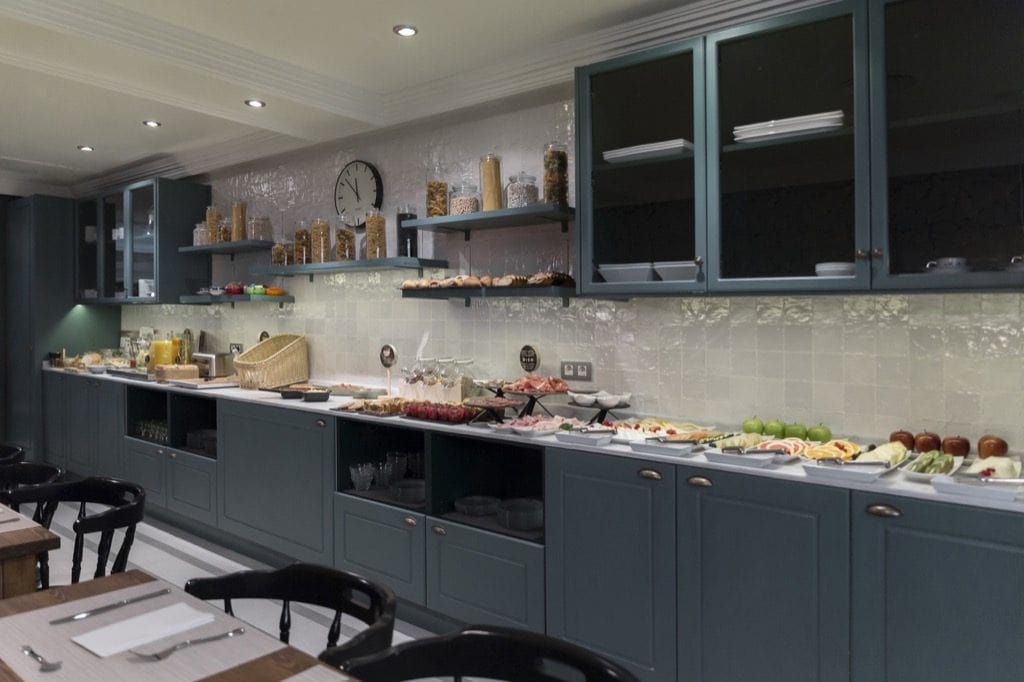 indoor breakfast buffet and dining room