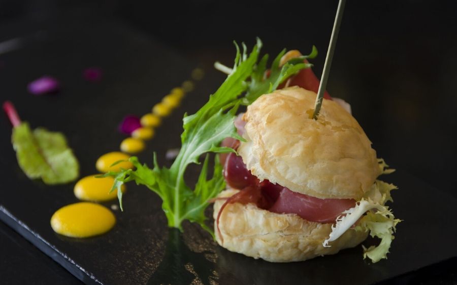 delicious food is served at the hotels many à la carte restaurants