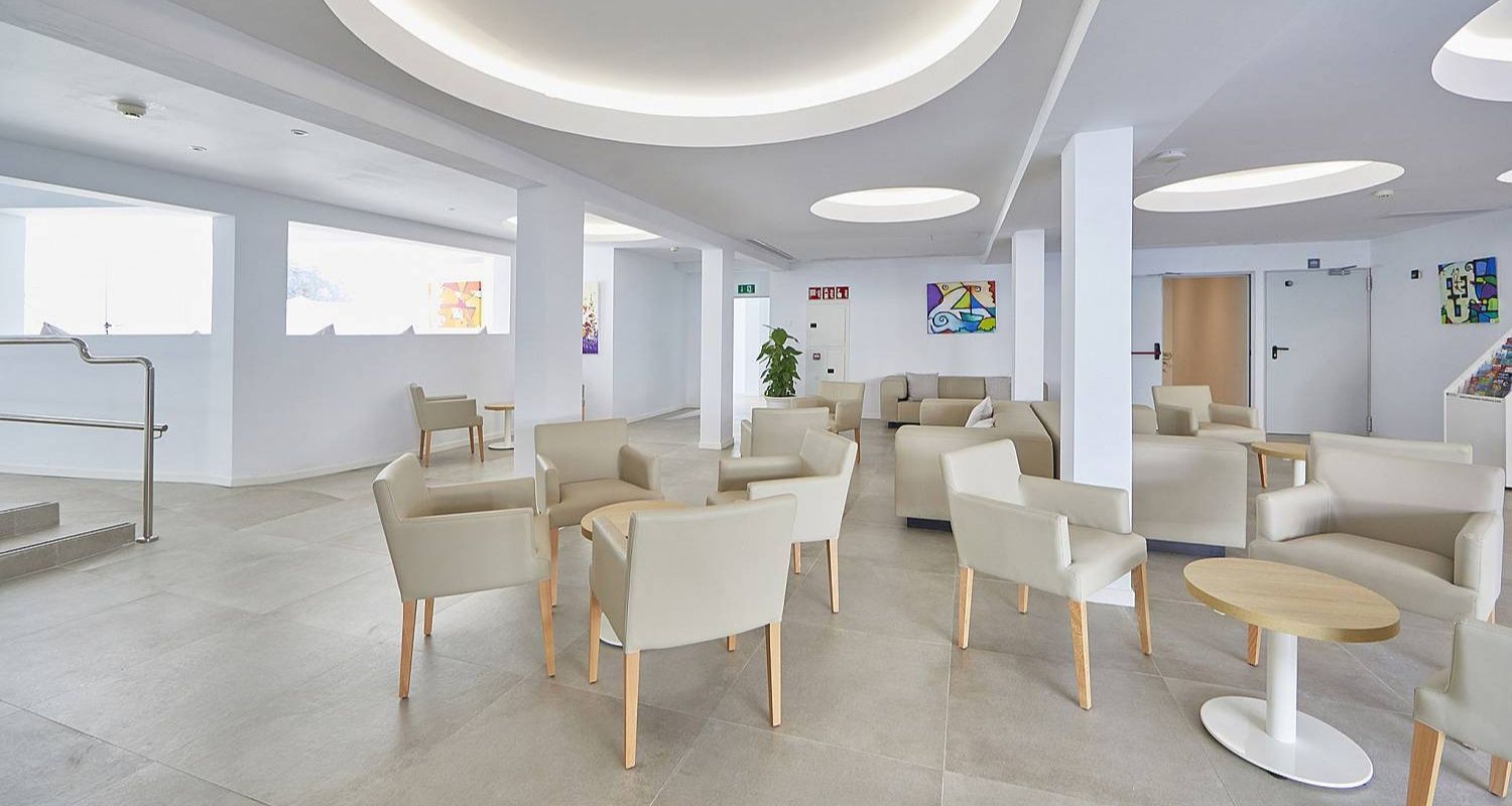 spacious lounge area with a wheelchair ramp