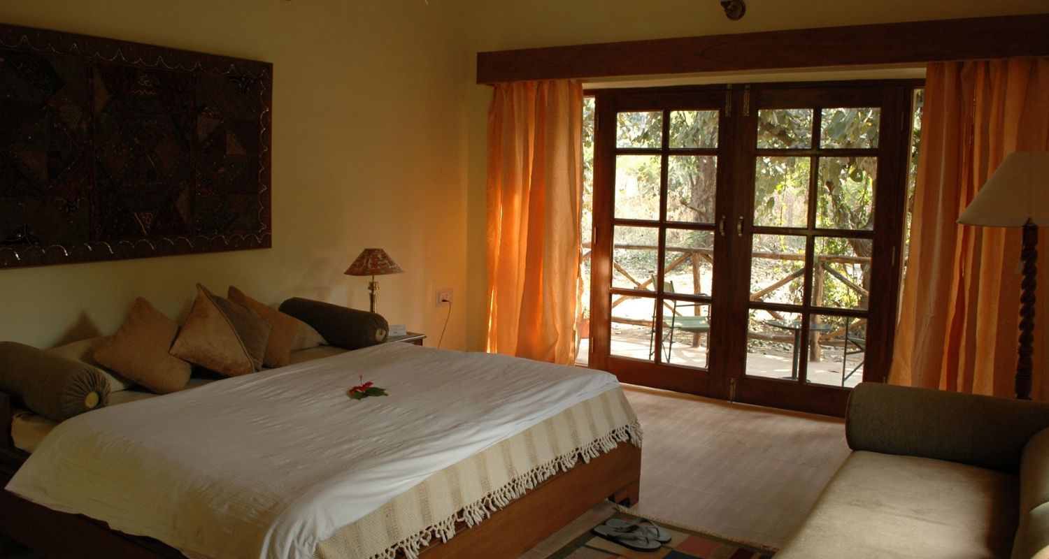 Spacious bedroom with a queen sized bed and a terrace