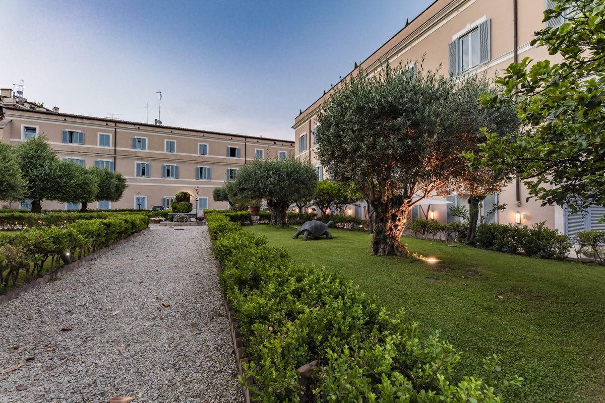 open courtyard leading to outdoor dining