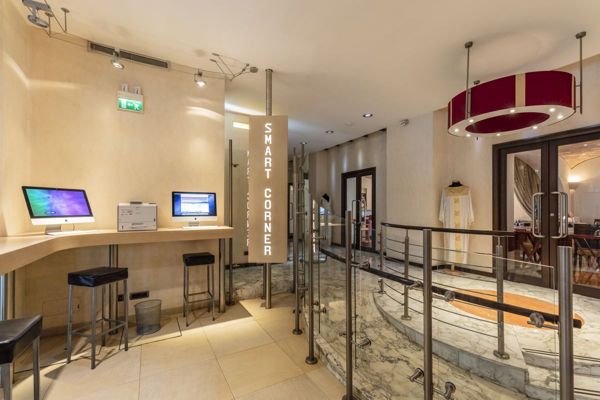 internet corner near the lobby