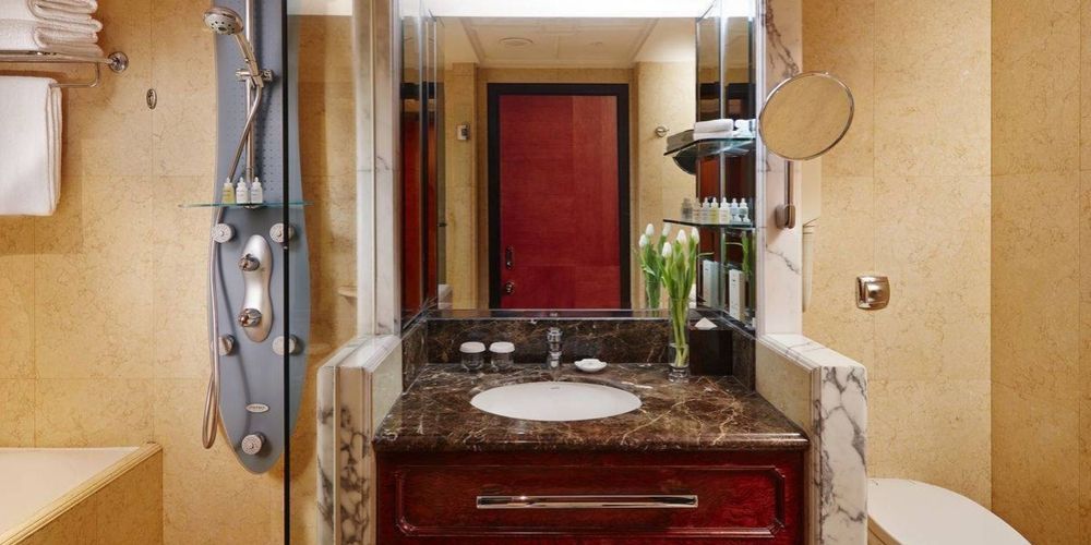 adapted bathroom with an accessible shower station