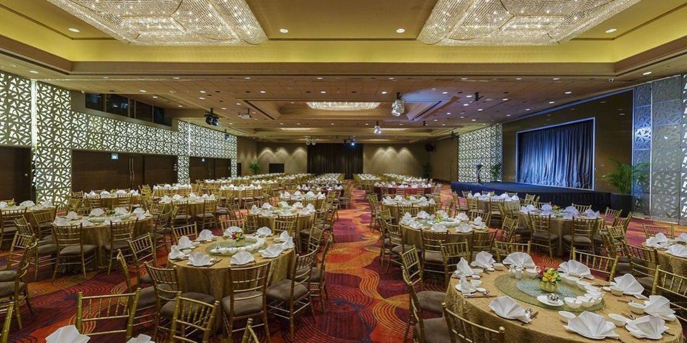 massive events hall that can be used for conferences and weddings