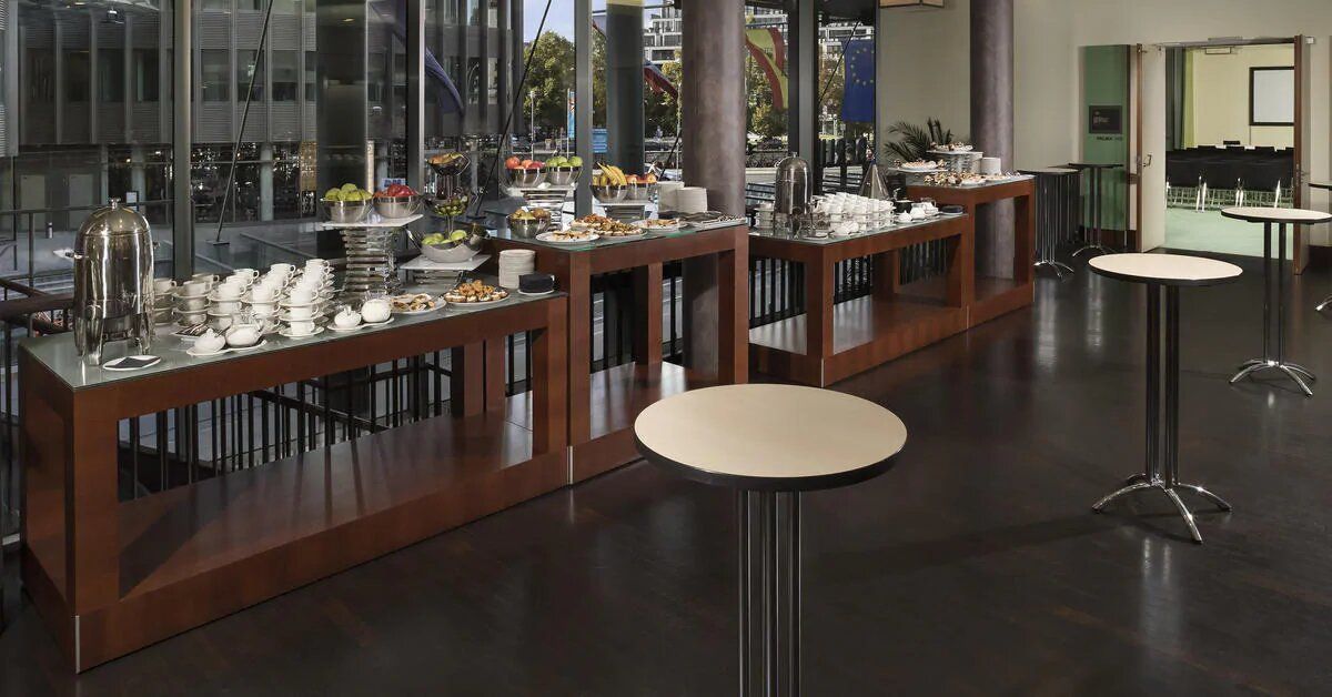 indoor restaurant and dining area - Melia Berlin accessible hotel