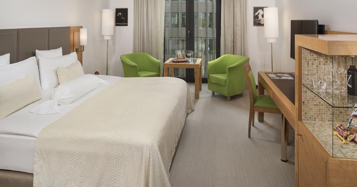 bright and spacious hotel room - Melia Berlin accessible hotel