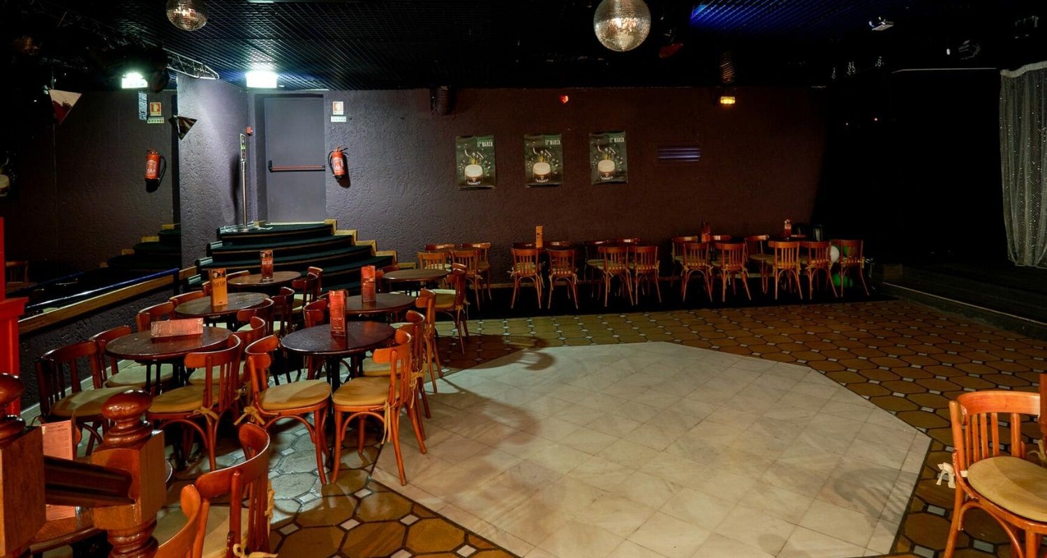 Indoor venue for live music shows and disco dancing - Muthu Clube Praia da Oura