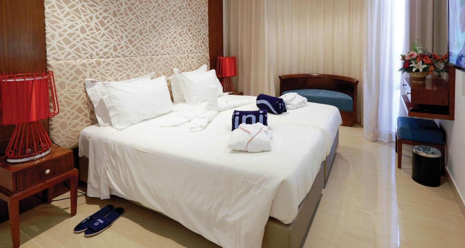 Large bedroom with complimentary beach towels - Muthu Clube Praia da Oura
