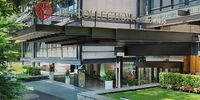 entrance leading into the hotel