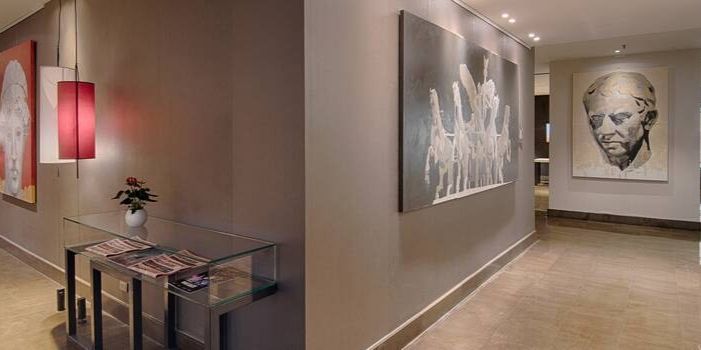 hallway leading to accommodation