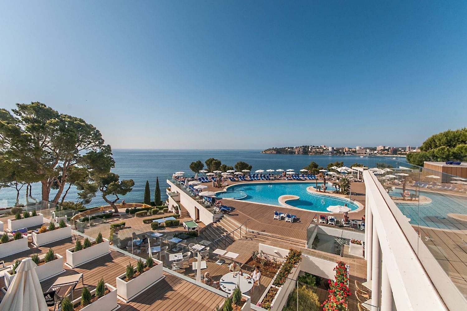 hotel exterior and outdoor swimming pool