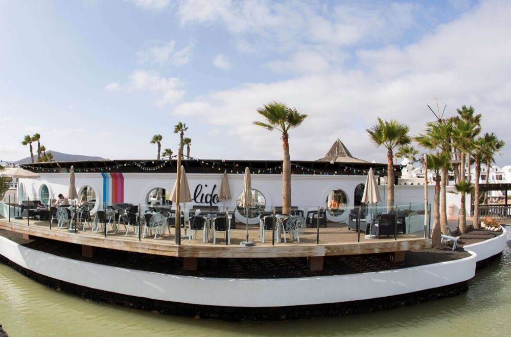 outdoor seating area for a restaurant