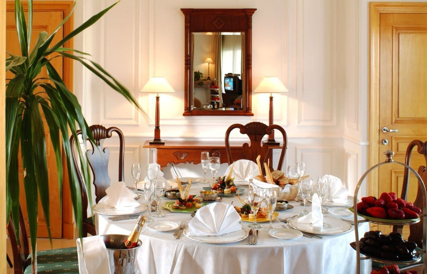 dining room in a hotel suite
