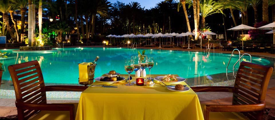poolside dining at night for a romantic atmosphere