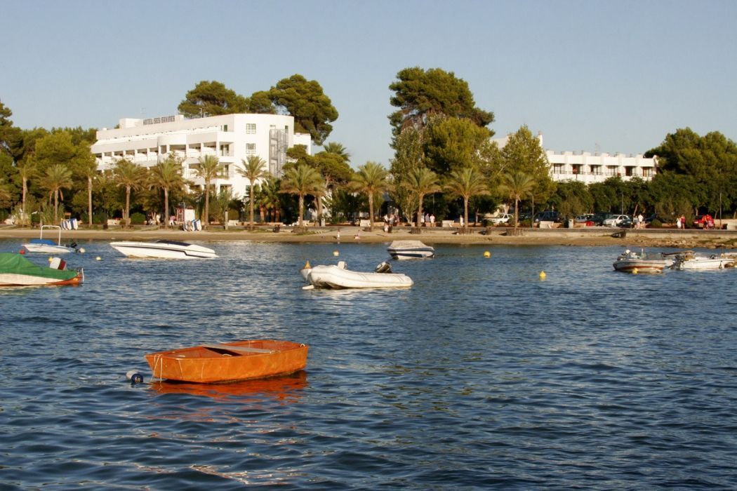 exterior of the hotel showing how close it is to the beach