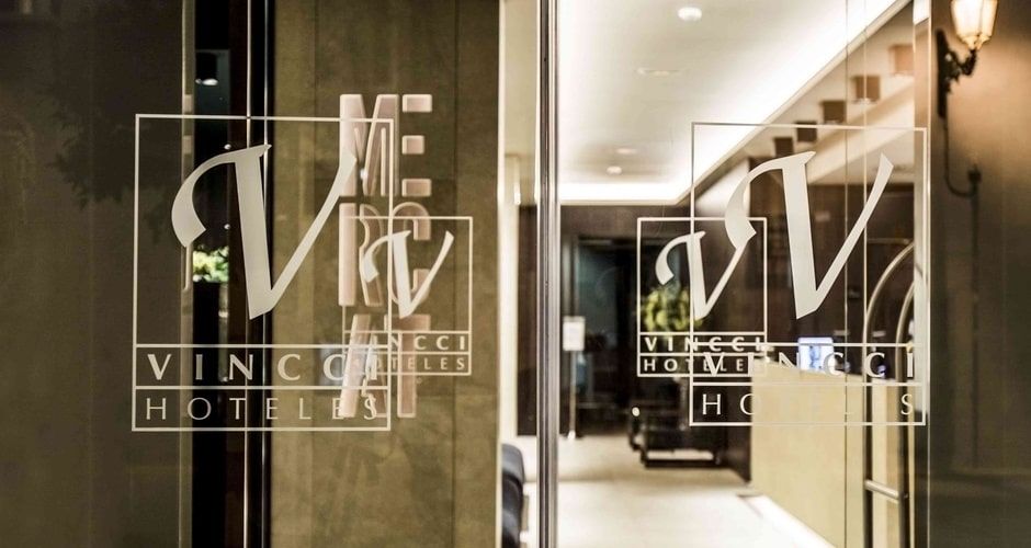 Hotel exterior and main entrance