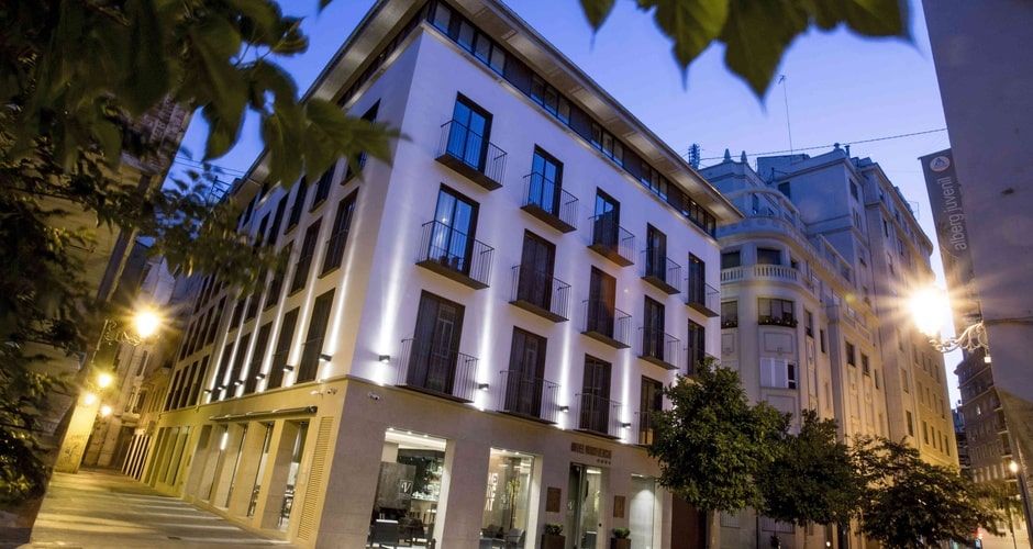 Hotel exterior and main entrance