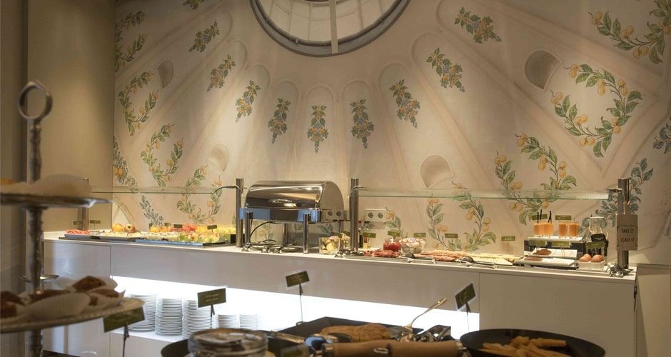 indoor buffet restaurant